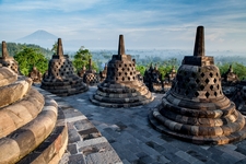 Temple visitors in Indonesia told to cover 