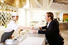 Qantas unveils new Singapore lounge