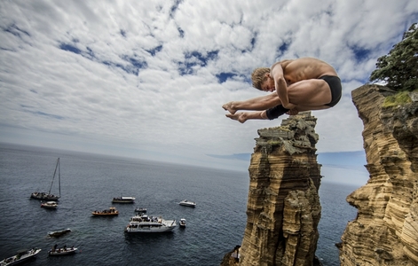 Cliff diving in the Azores