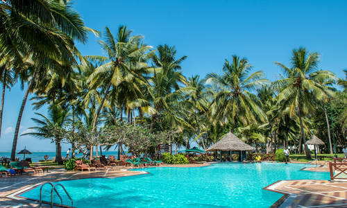 Pool and swim-up bar